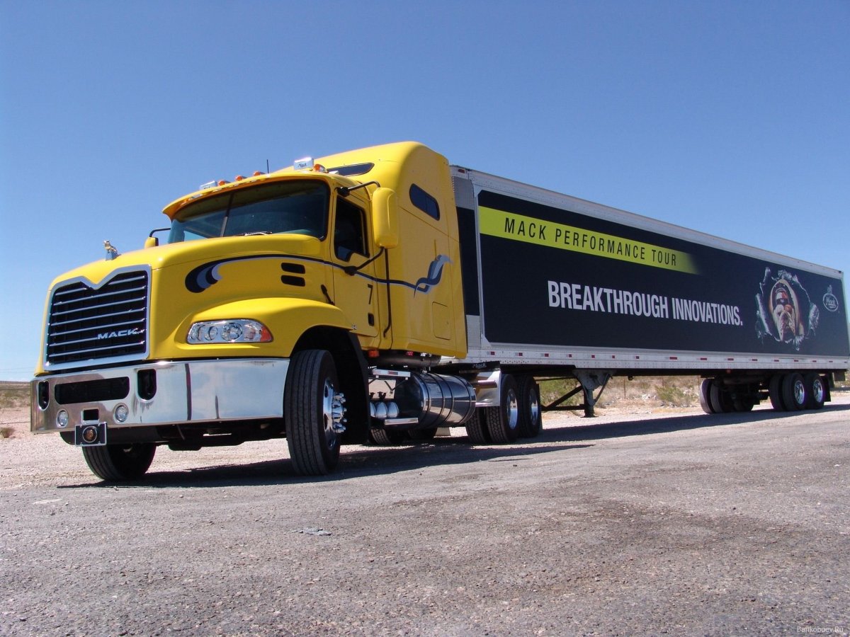 Тягач Макк Тракс