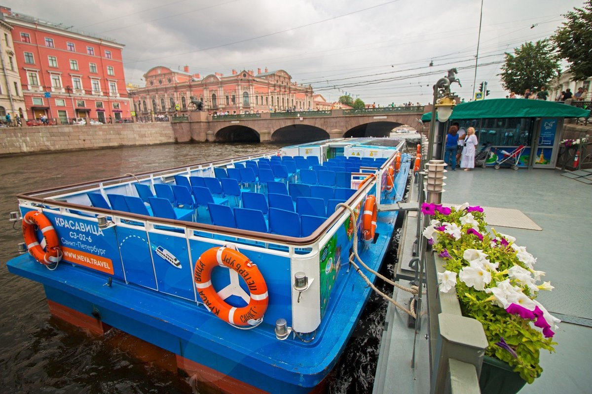 Теплоход Фонтанка СПБ