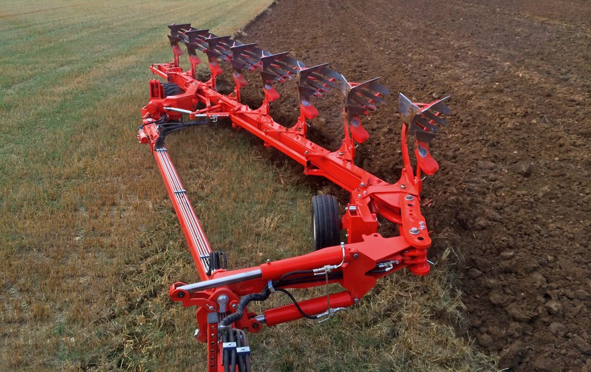 Плуг полунавесной оборотный ППО-(4+1)-40к