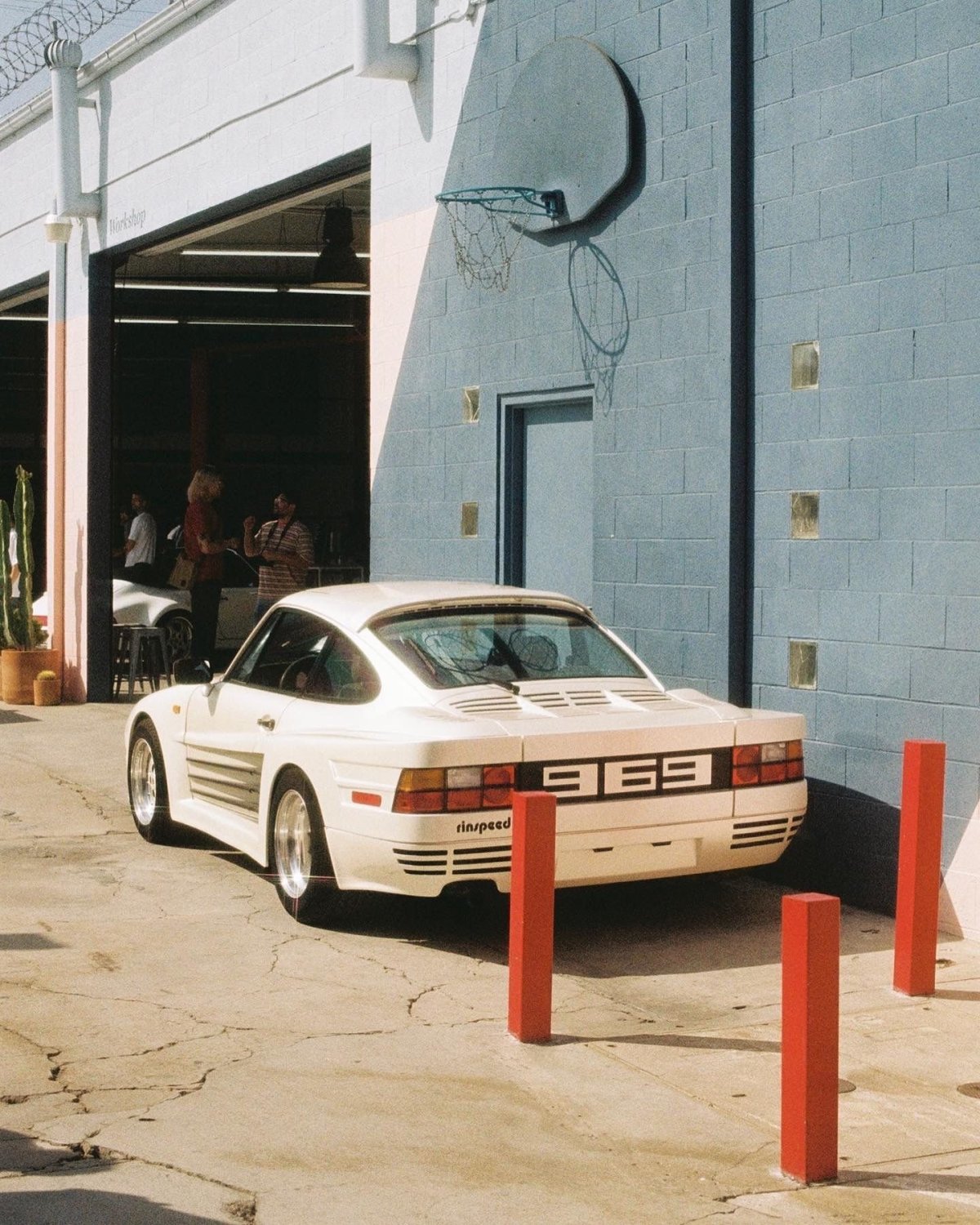 Автостопщица Porsche only please