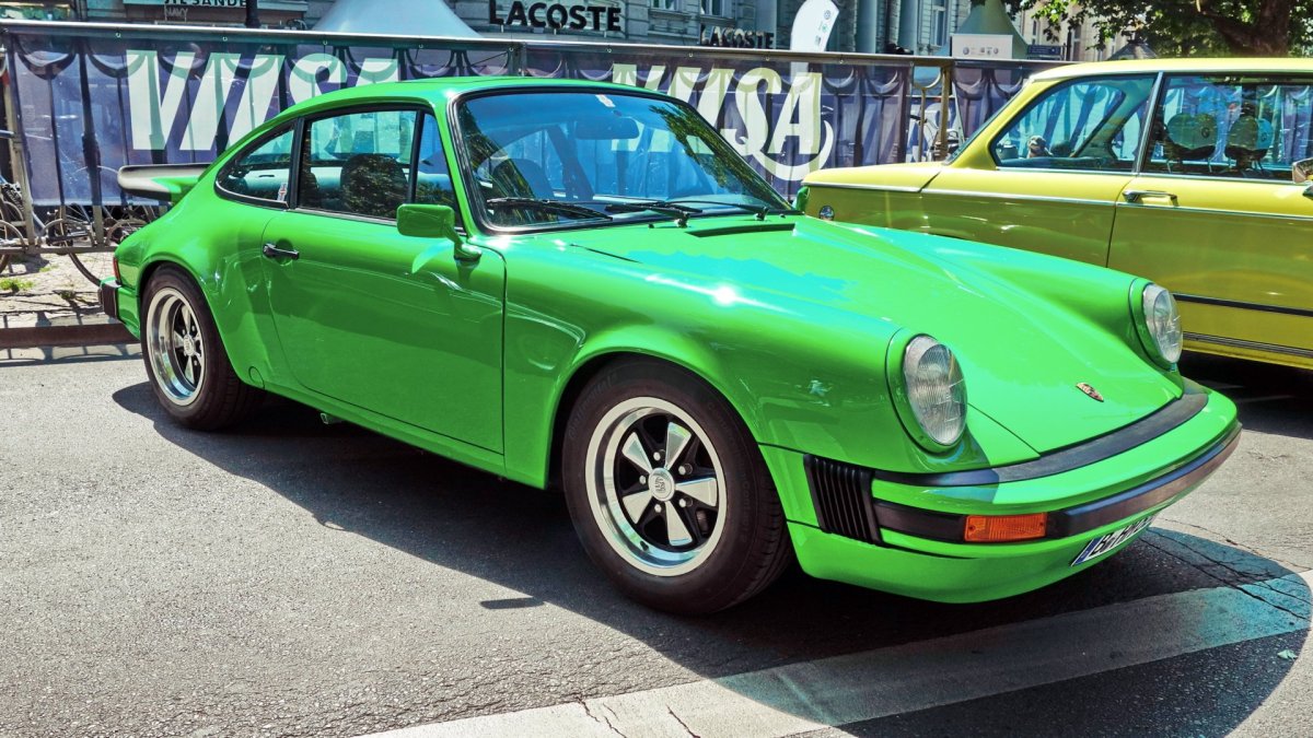 Порше 911 1974 зеленая