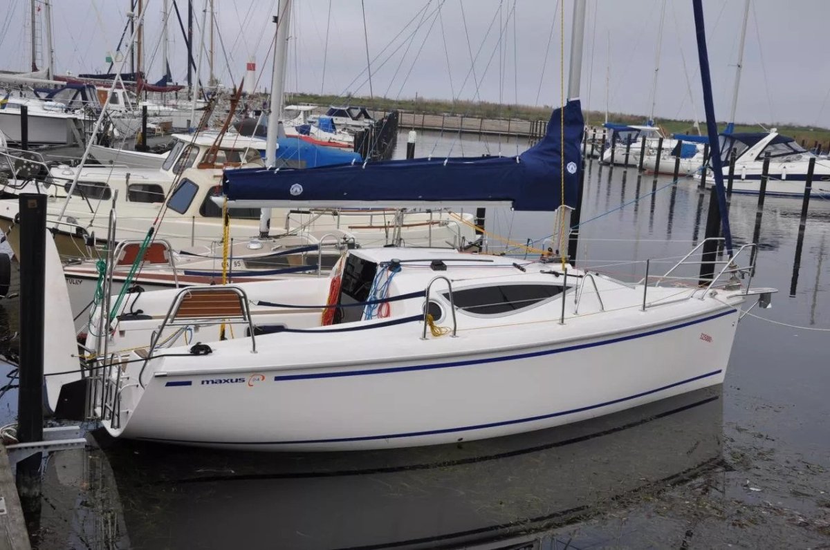 Яхта Максус 24