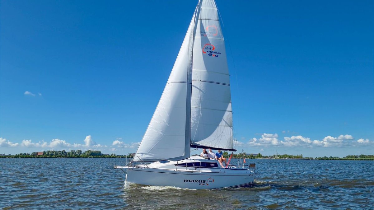 LM 24 sailboat