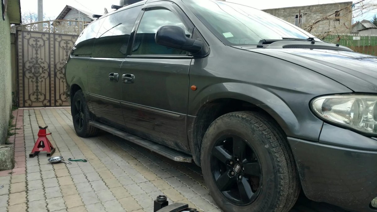 Пороги Крайслер Вояджер 4