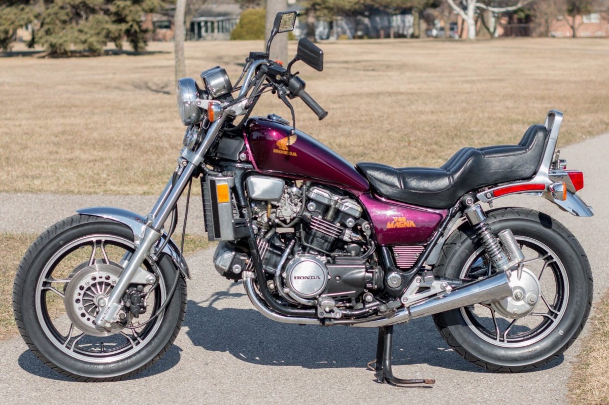 Honda VF 750 Magna (v45)