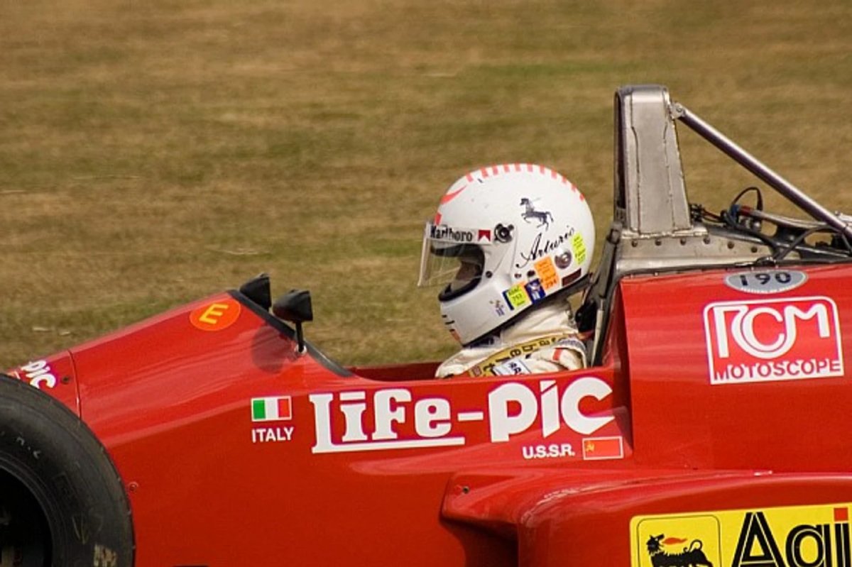 Болид формулы 1