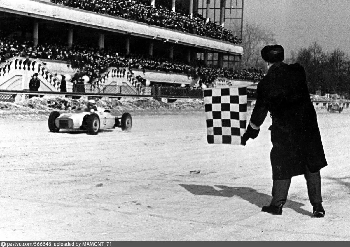 Автогонки на ипподроме в Москве