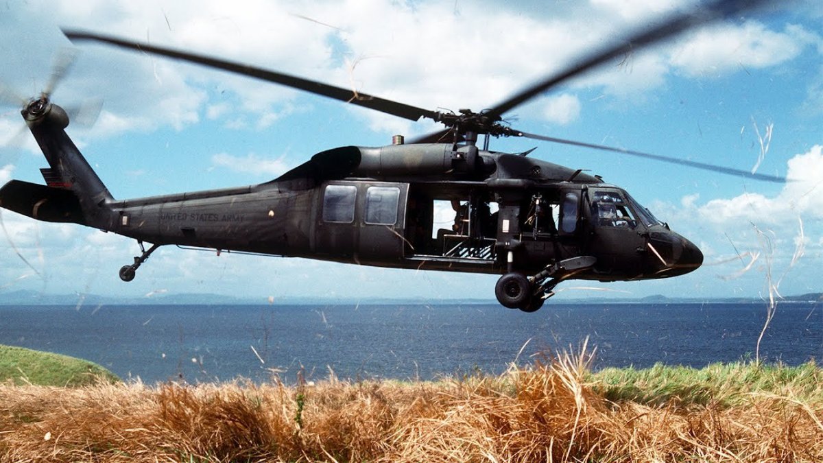 Sikorsky uh-60 Black Hawk вертолет
