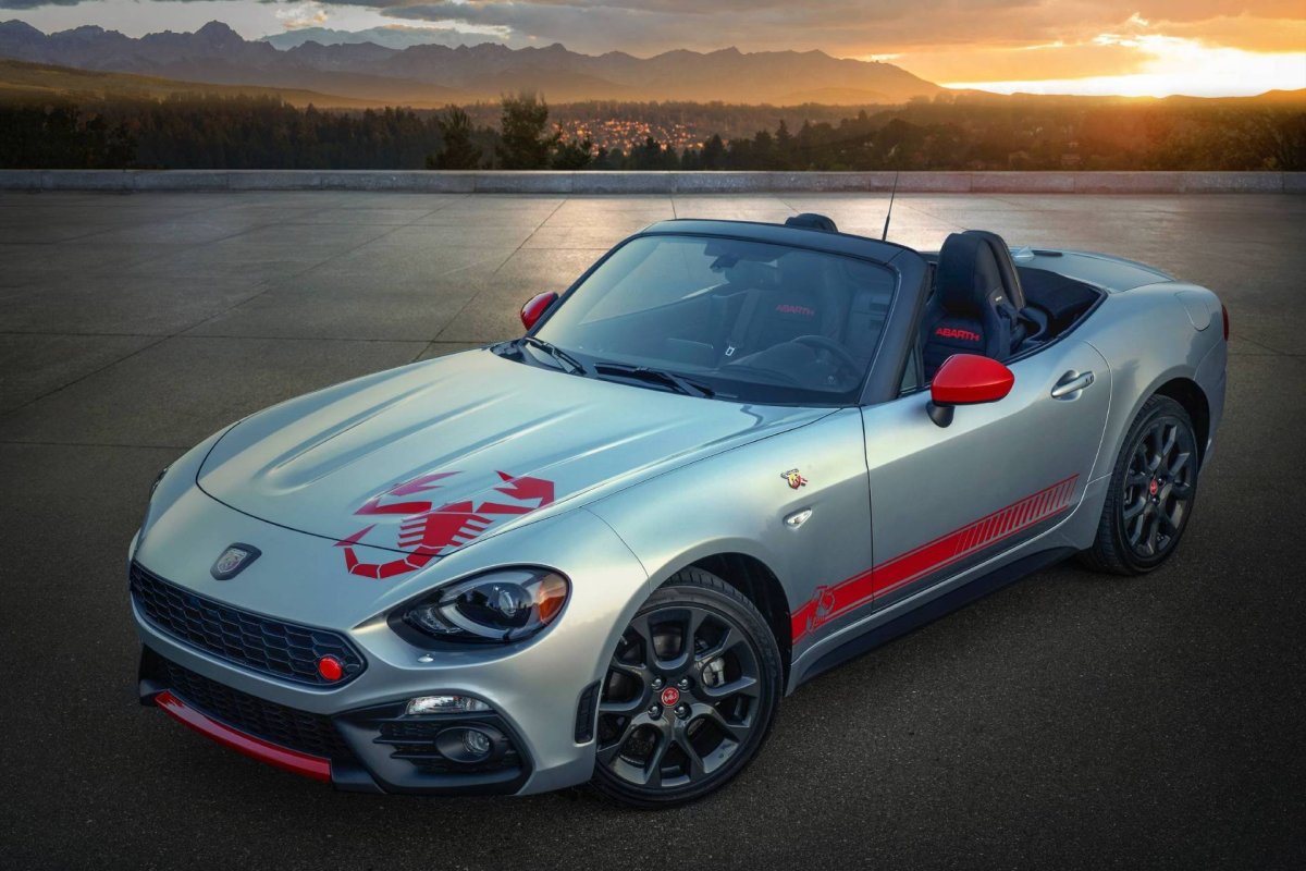 Fiat 124 Spider с жесткой крышей