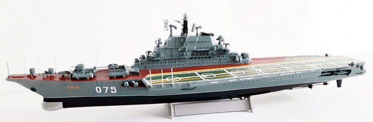 ТАВКР "Киев" Trumpeter 1/700.