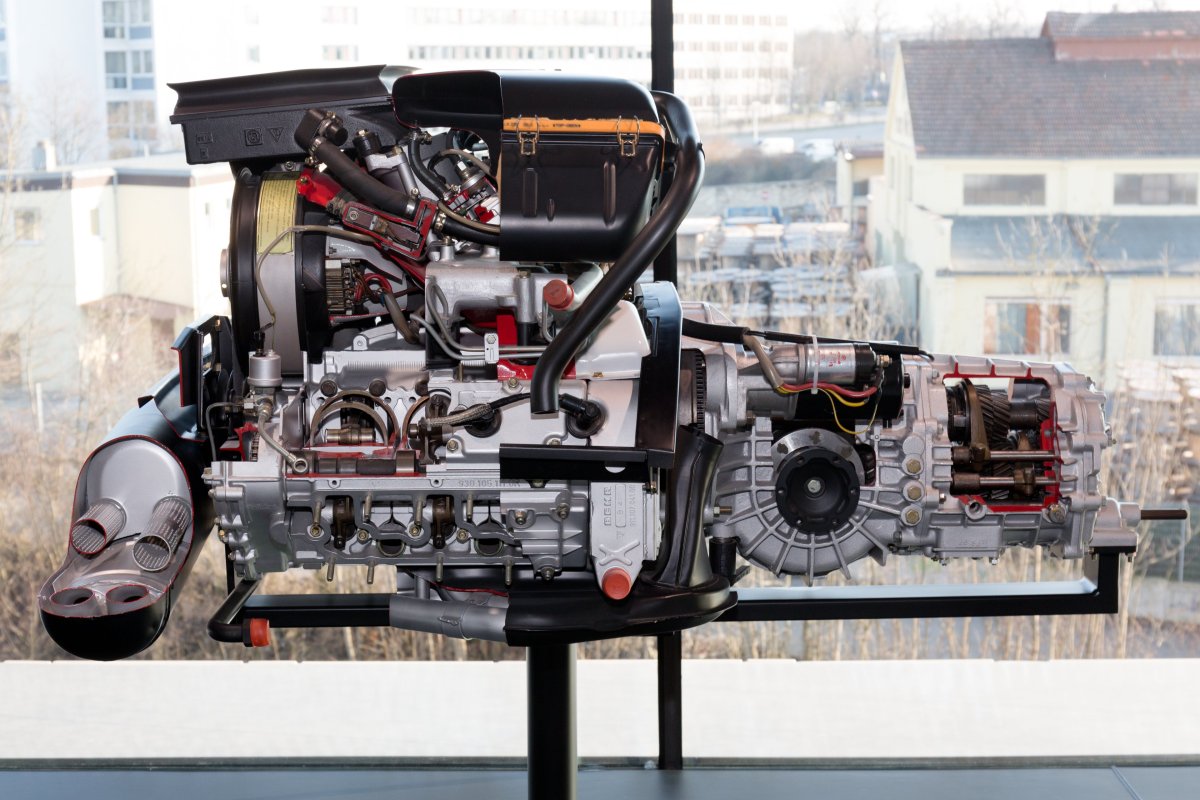 Мотор Порше 930