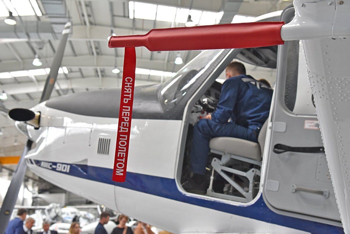 Новый самолет на Уральском заводе