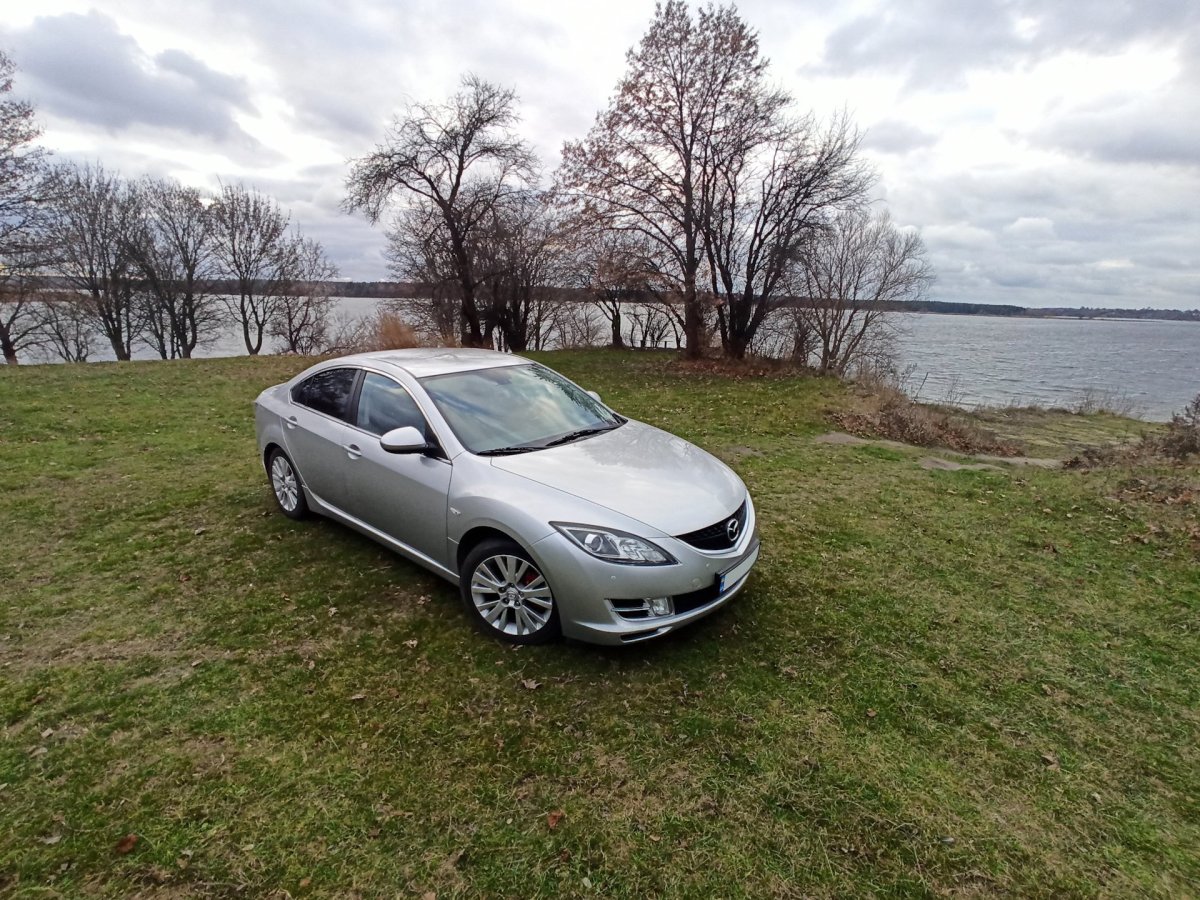 Мазда легковая