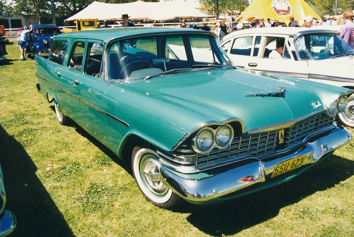 Plymouth Suburban 1968