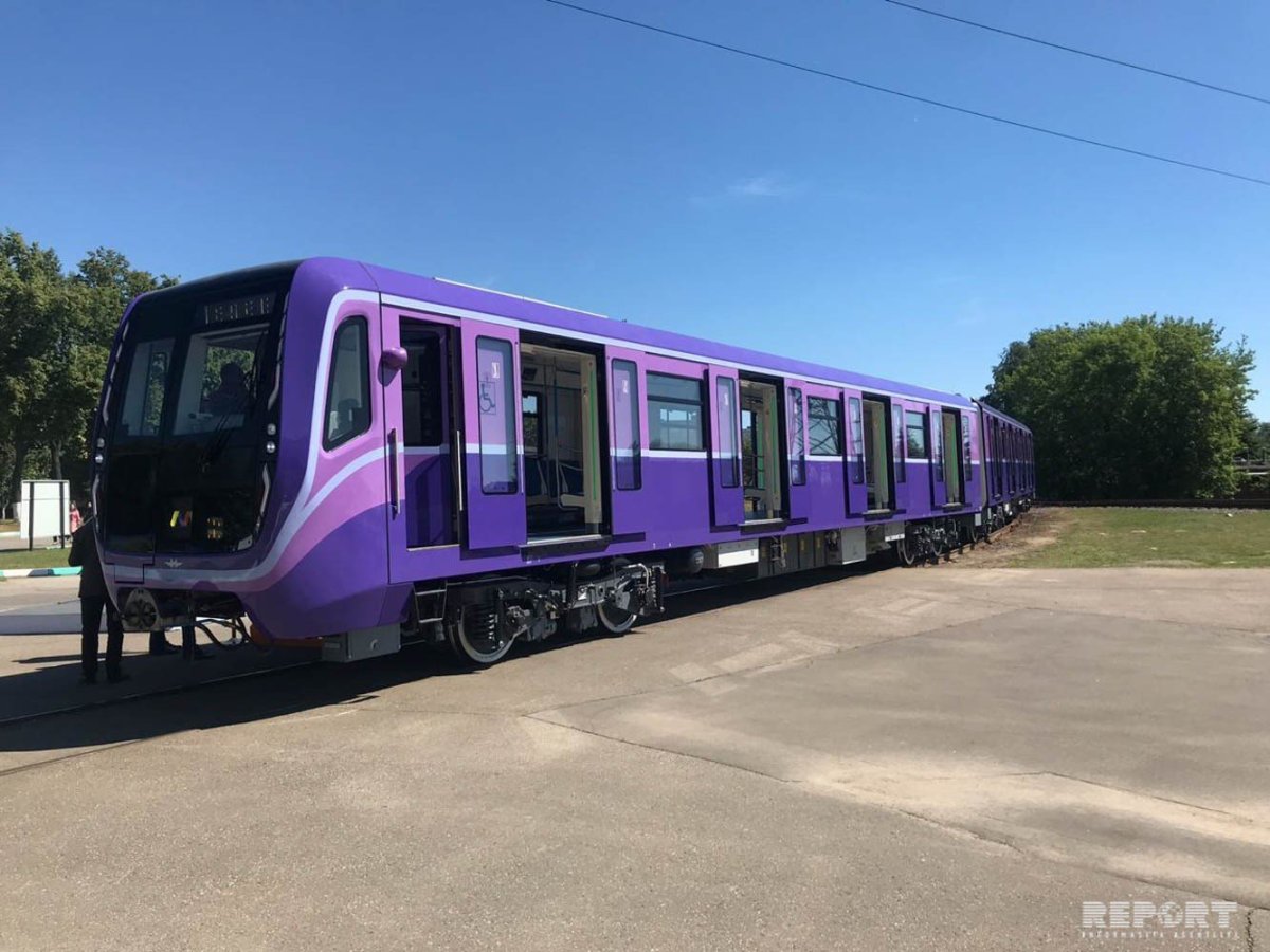 Метро поезд 81-765