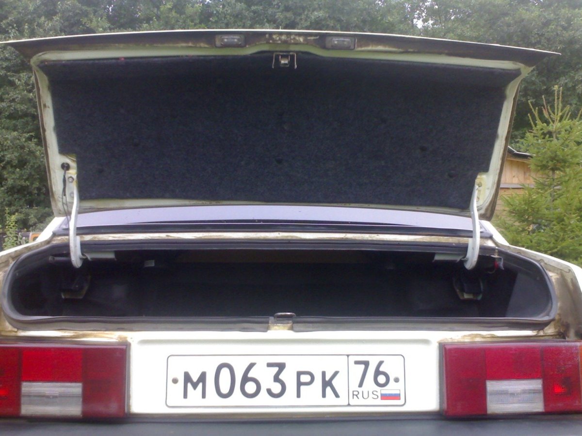 Обшивка крышки багажника ВАЗ 21099