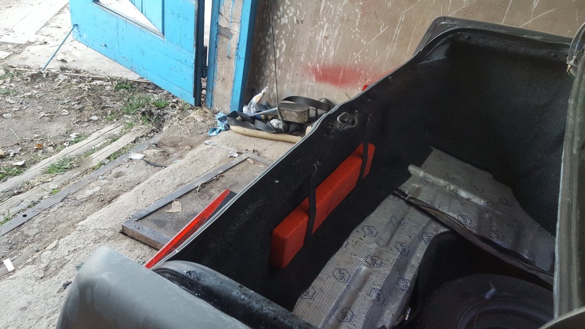 Задняя панель багажника ВАЗ 21099