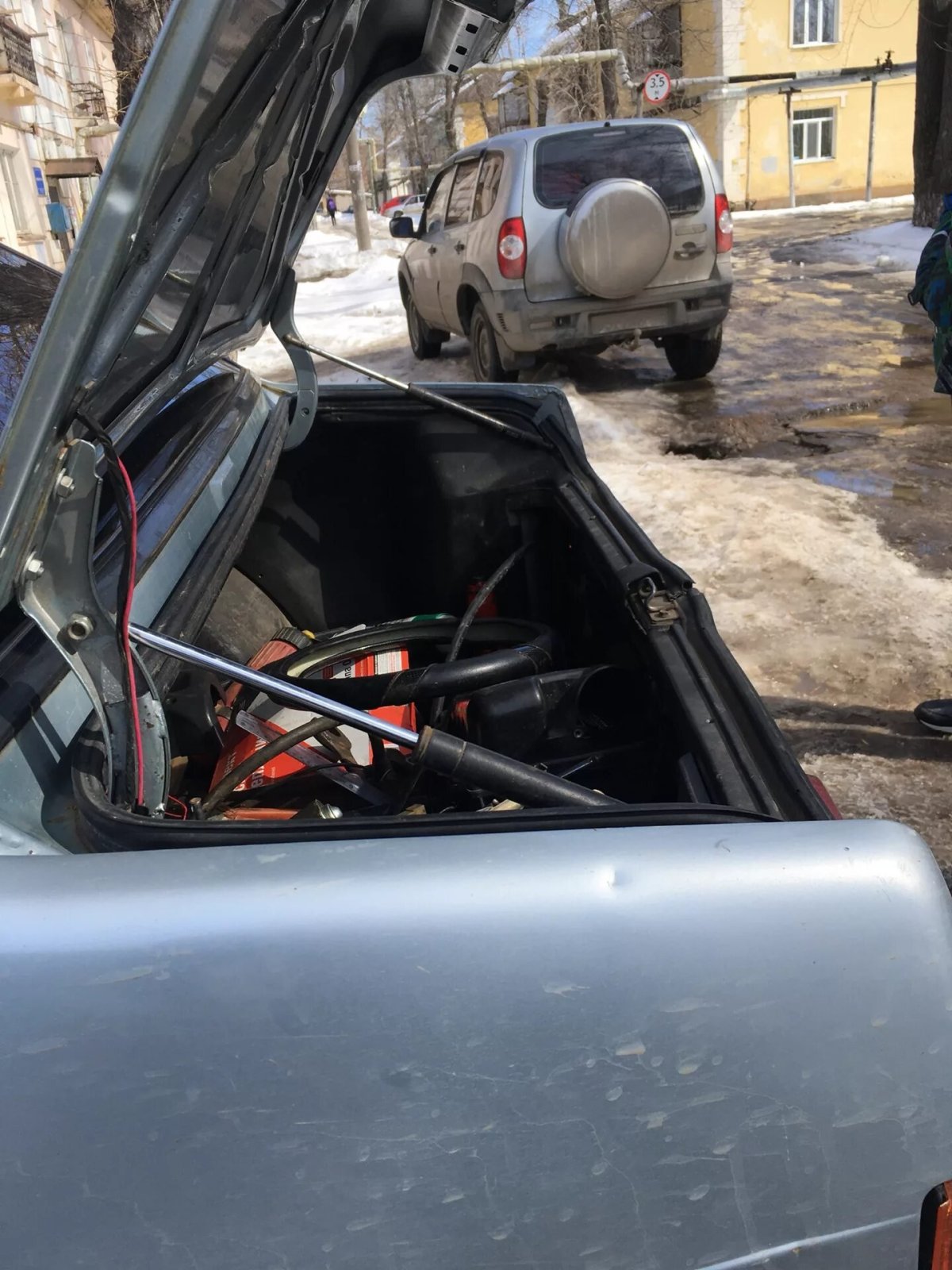 Газовые упоры на ВАЗ 21099