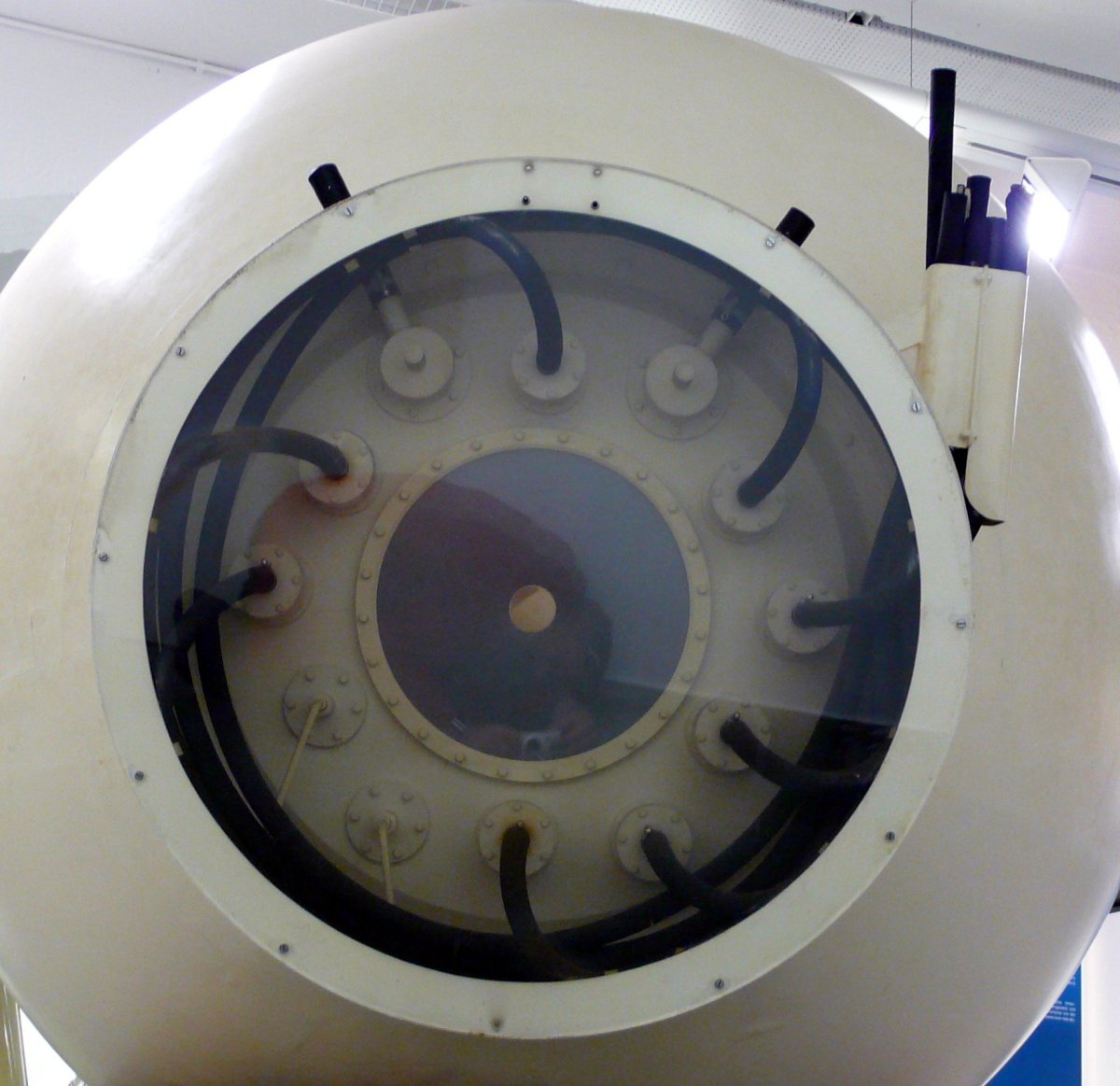 Иллюминатор батискафа Триест