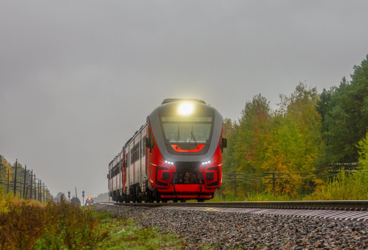 Локомотив поезд