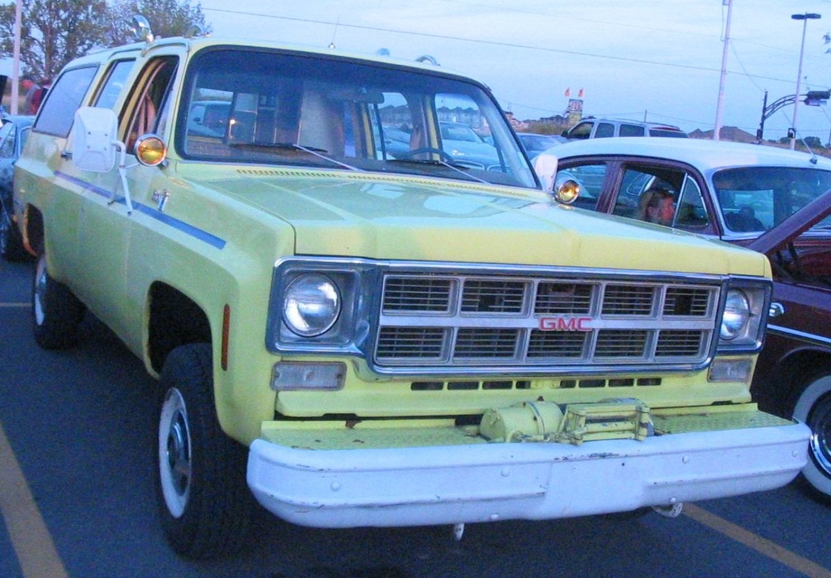 Chevrolet Suburban 1975