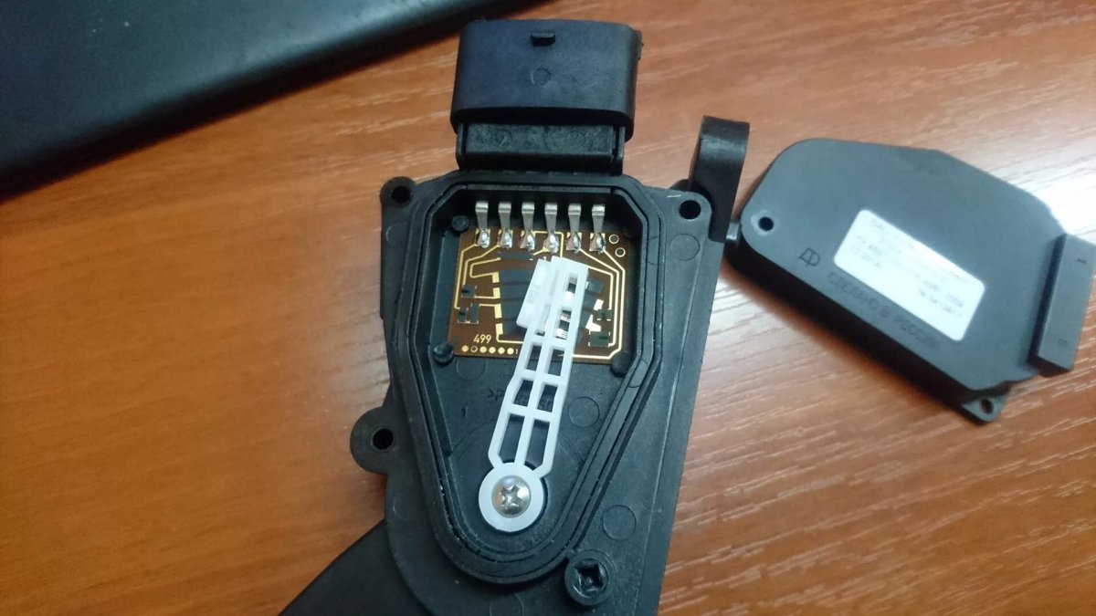 Электронная педаль газа Нива Шевроле