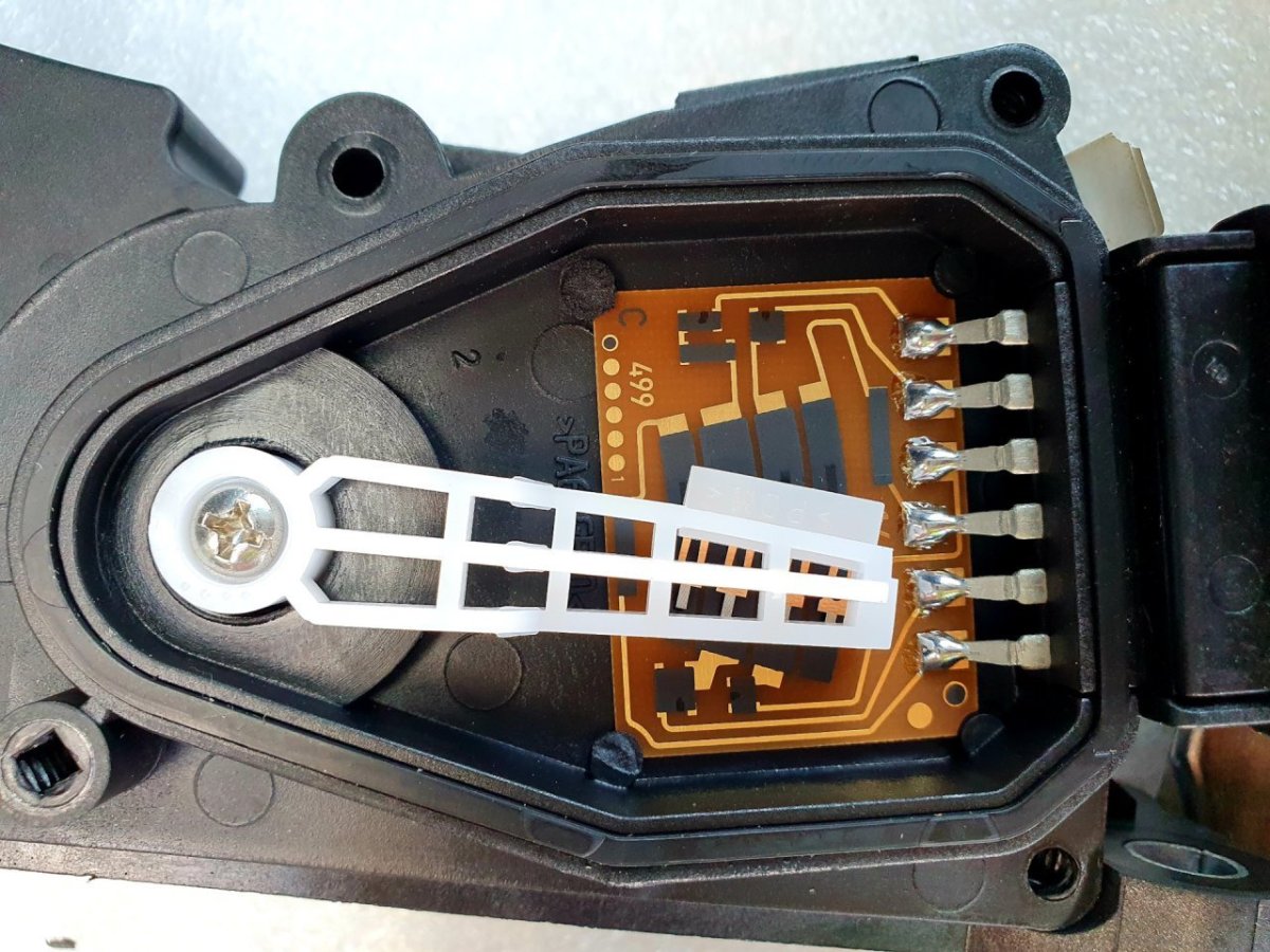 Датчик дроссельной заслонки Лада Веста 1.6