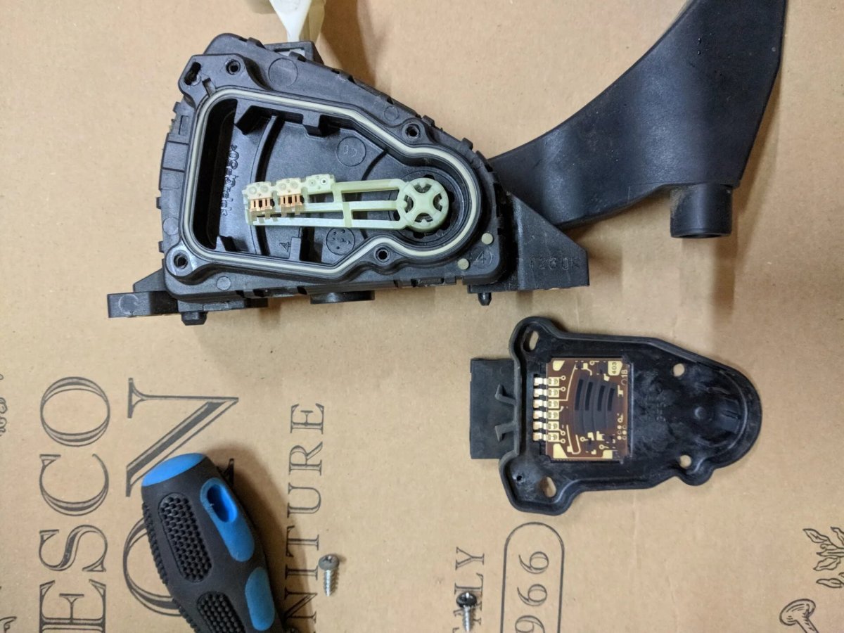 Датчик педали газа Пежо 406 1.8