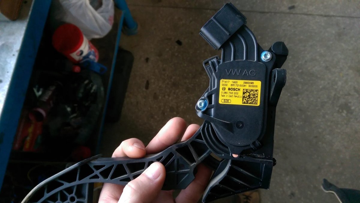 Педаль акселератора Октавия а5