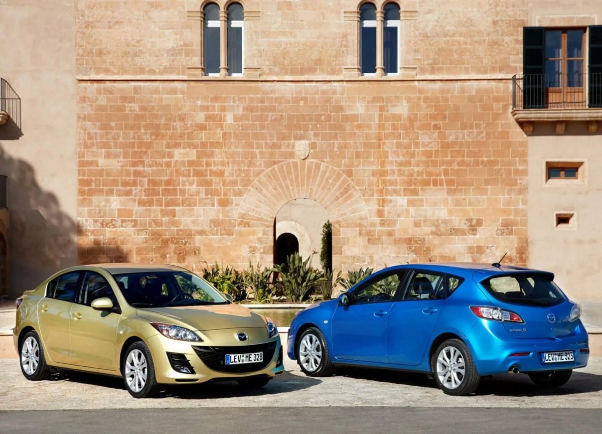 Мазда 3 хэтчбек и седан