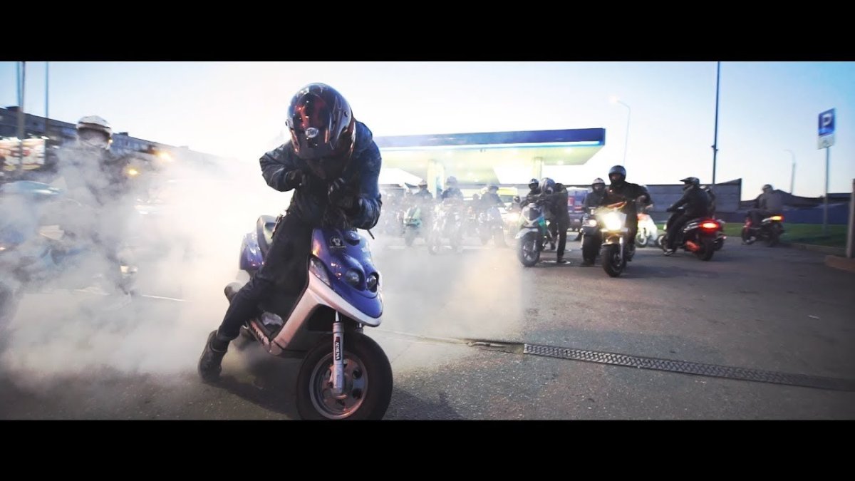 Стант мопед бернаут