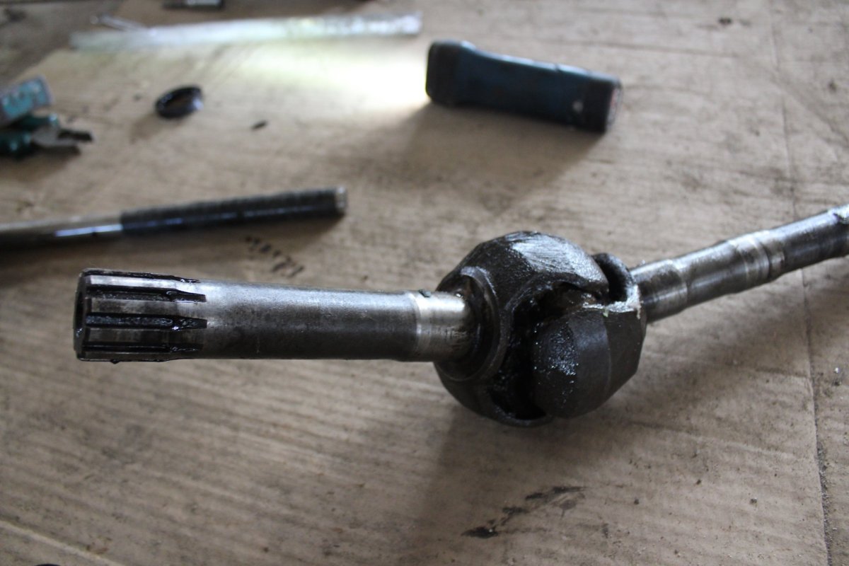 Полуось переднего моста УАЗ 469