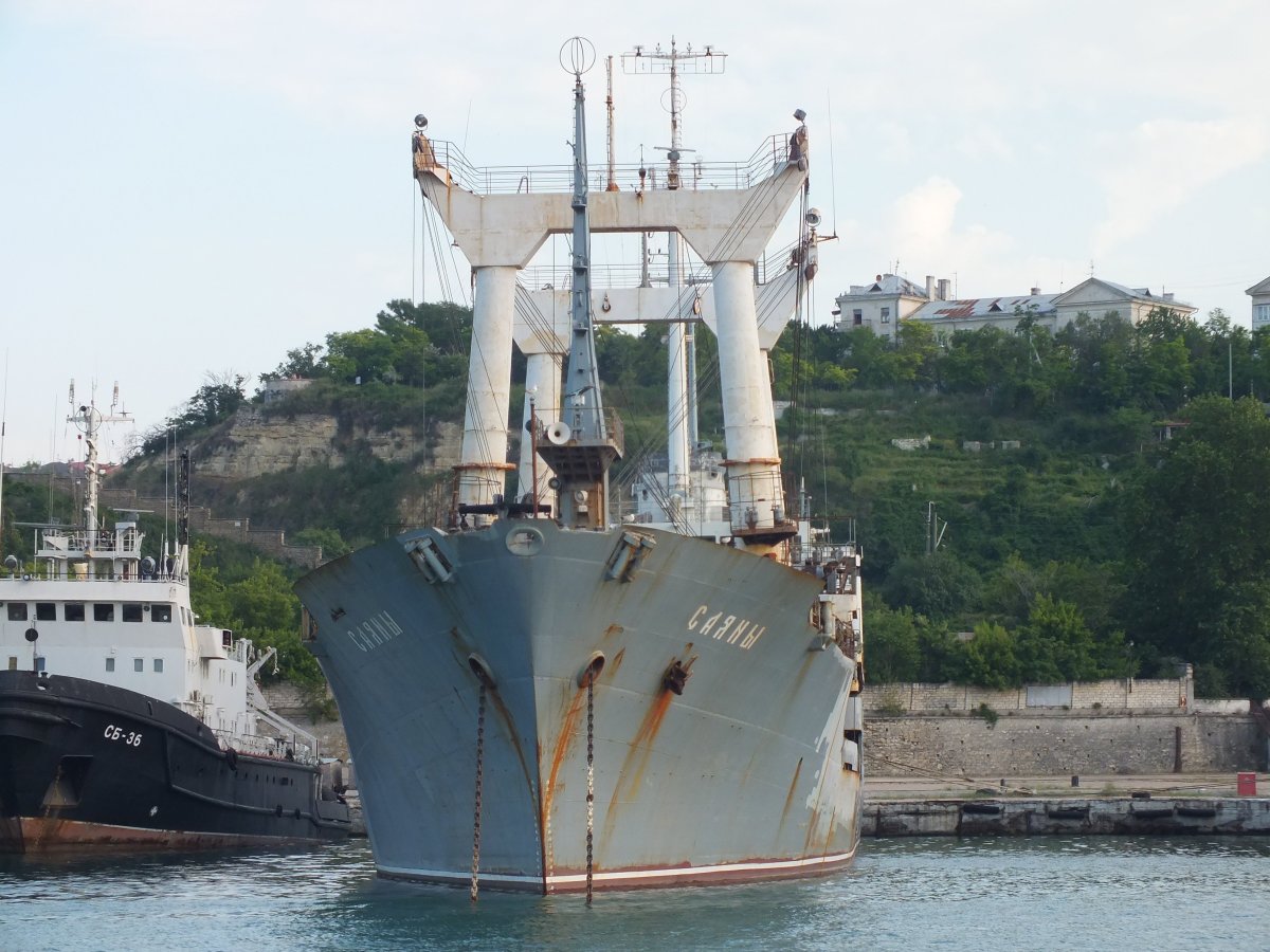 Саяны судно Севастополь