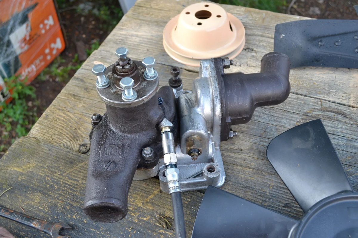 Помпа УАЗ 469