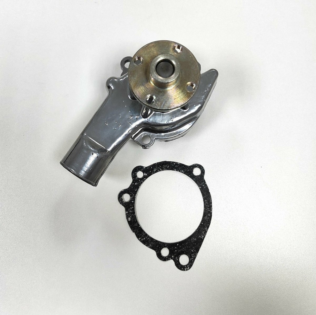 Насос водяной УАЗ 469 старого образца