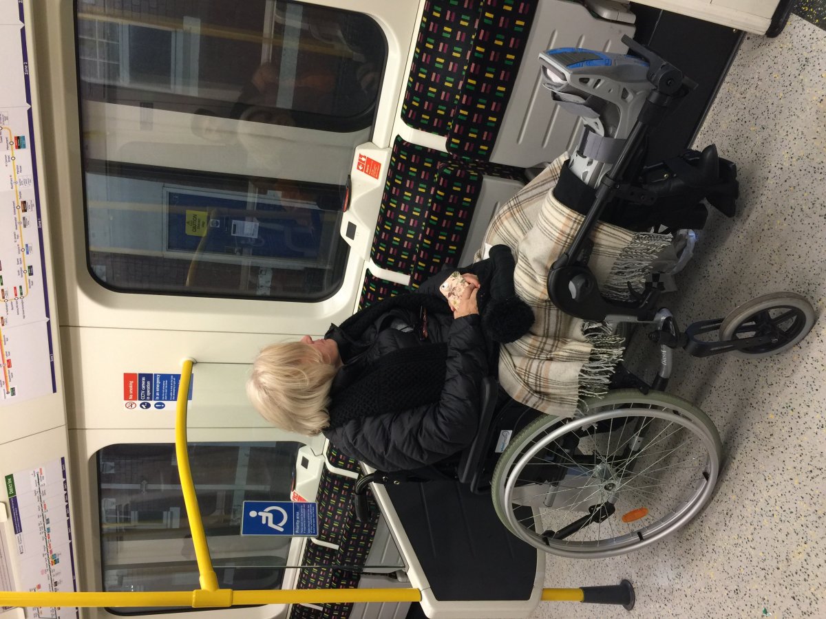 Инвалиды в метро
