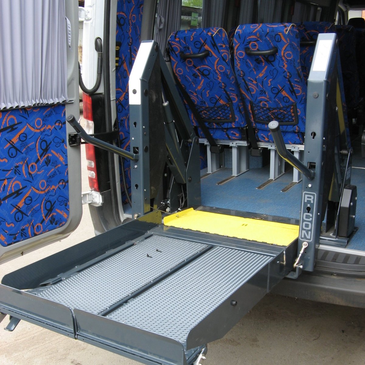 Подъемник автомобильный для микроавтобусов