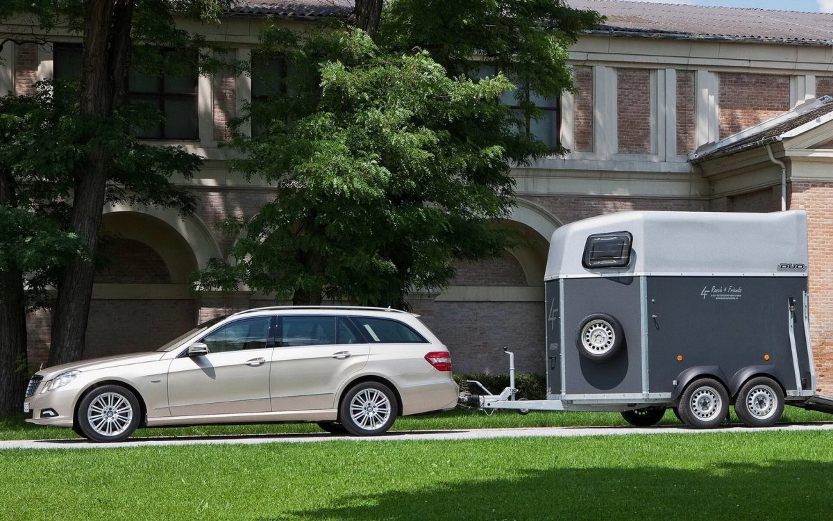 Мерседес Бенц с прицепом