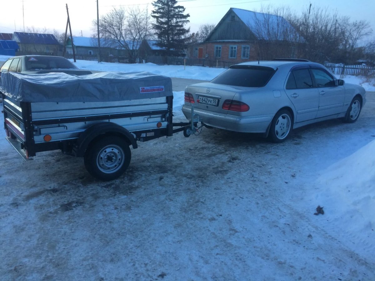 Мерседес 210 с прицепом