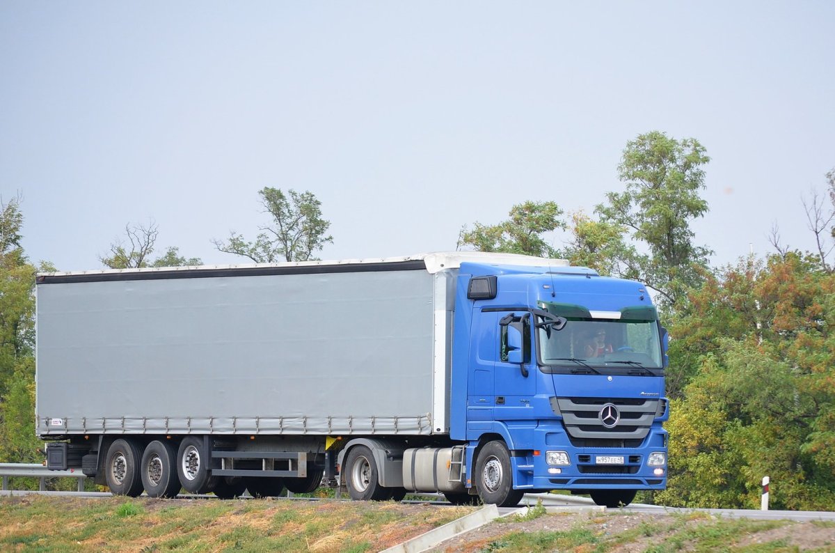 Мерседес Актрос 1846 с полуприцепом