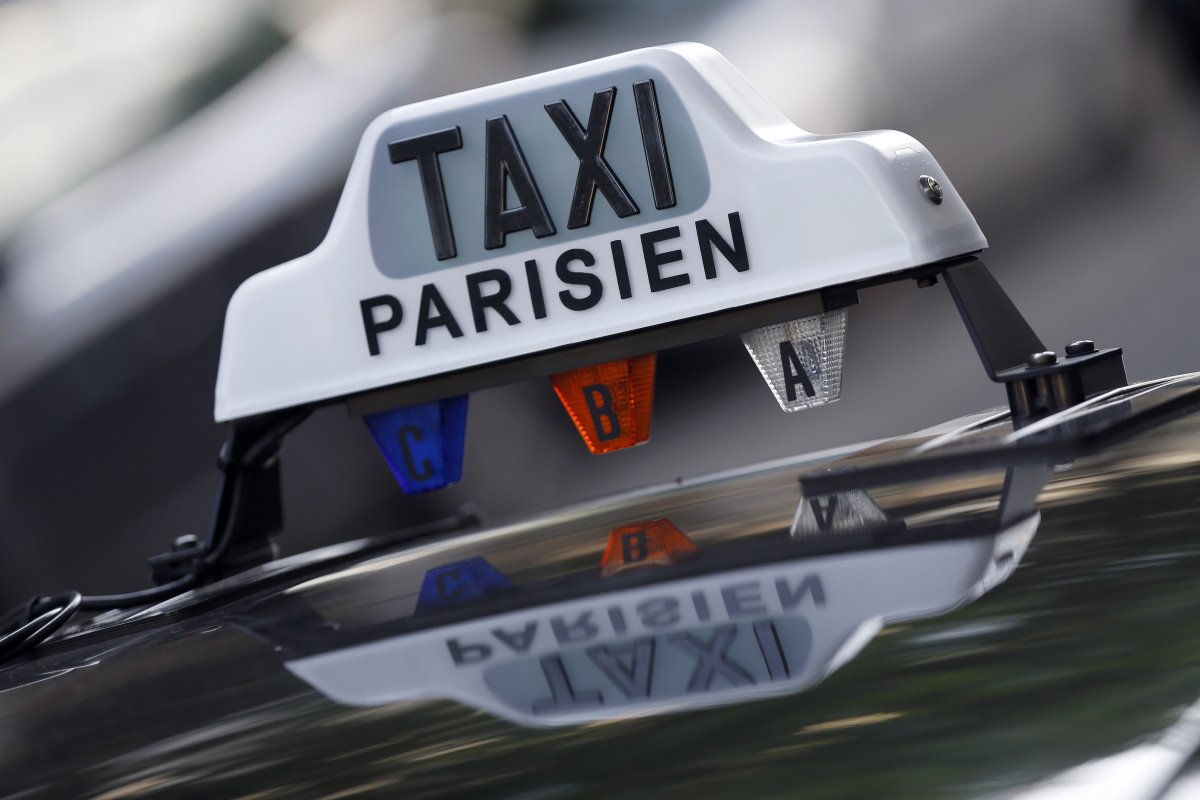 Шашка такси Париж