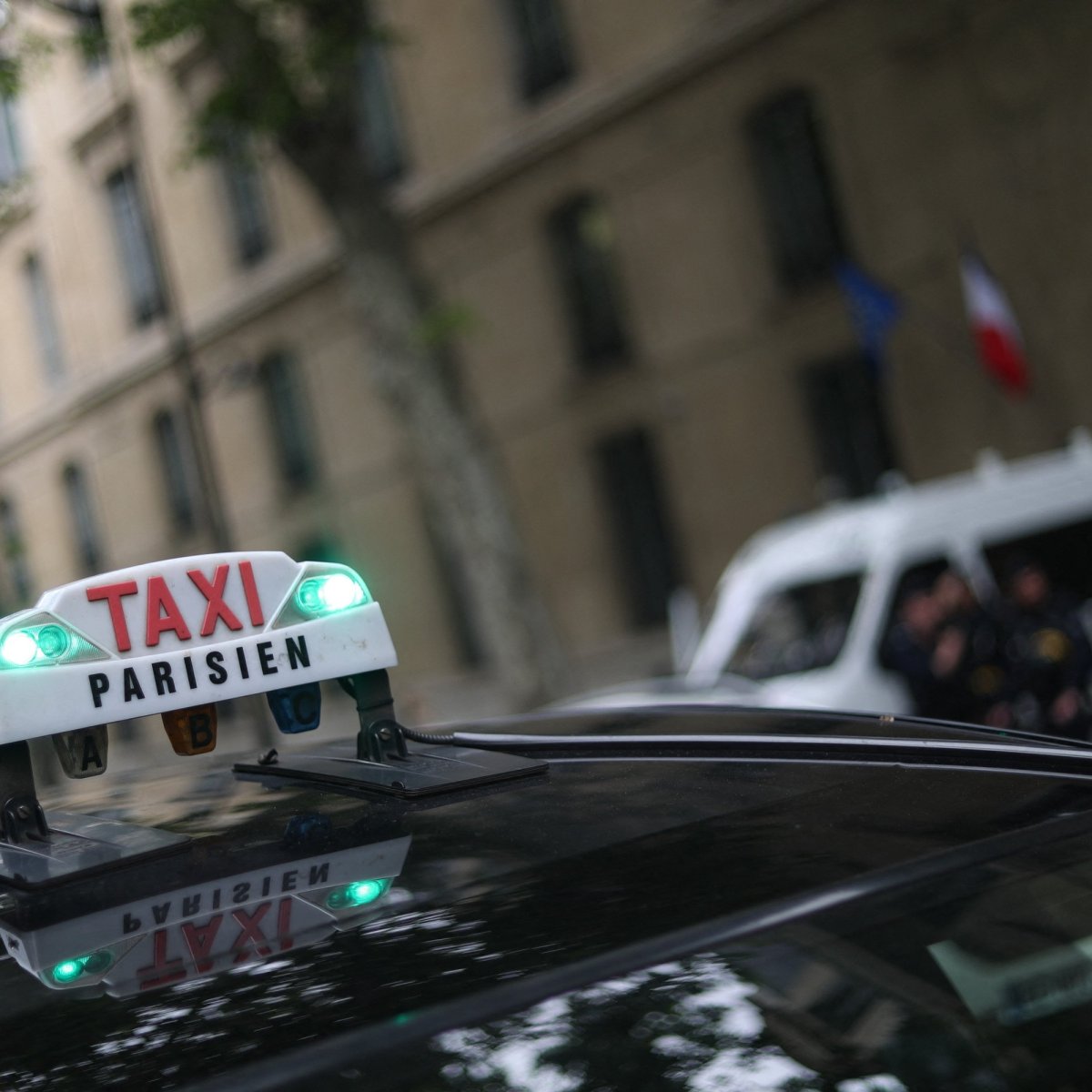 Музей Парижа такси