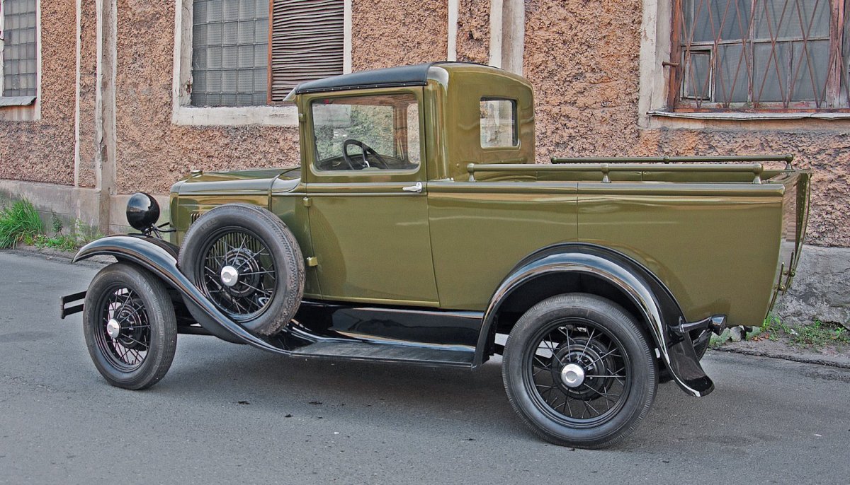 Автомобиль ГАЗ 4