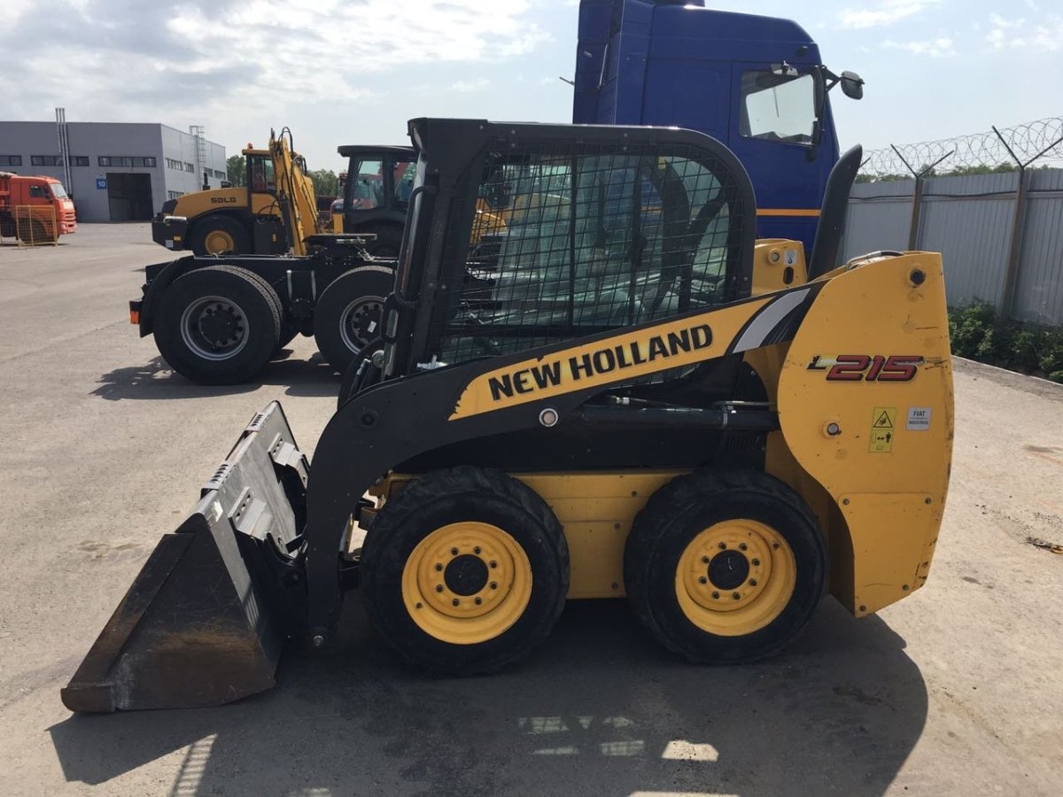 Погрузчик New Holland l215