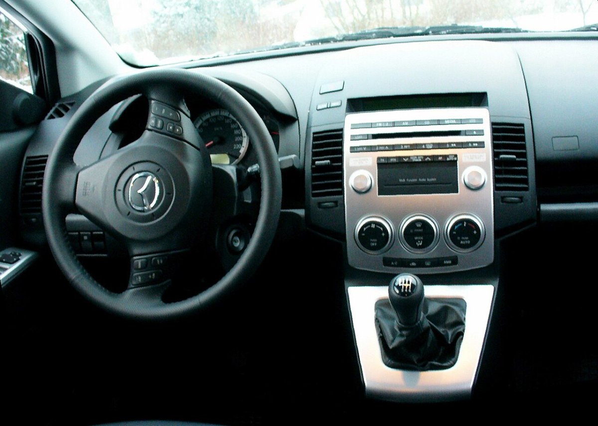 Mazda 5 2006 салон
