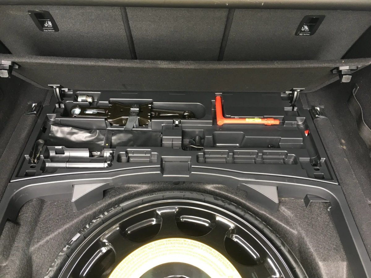 Audi a4 b9 домкрат