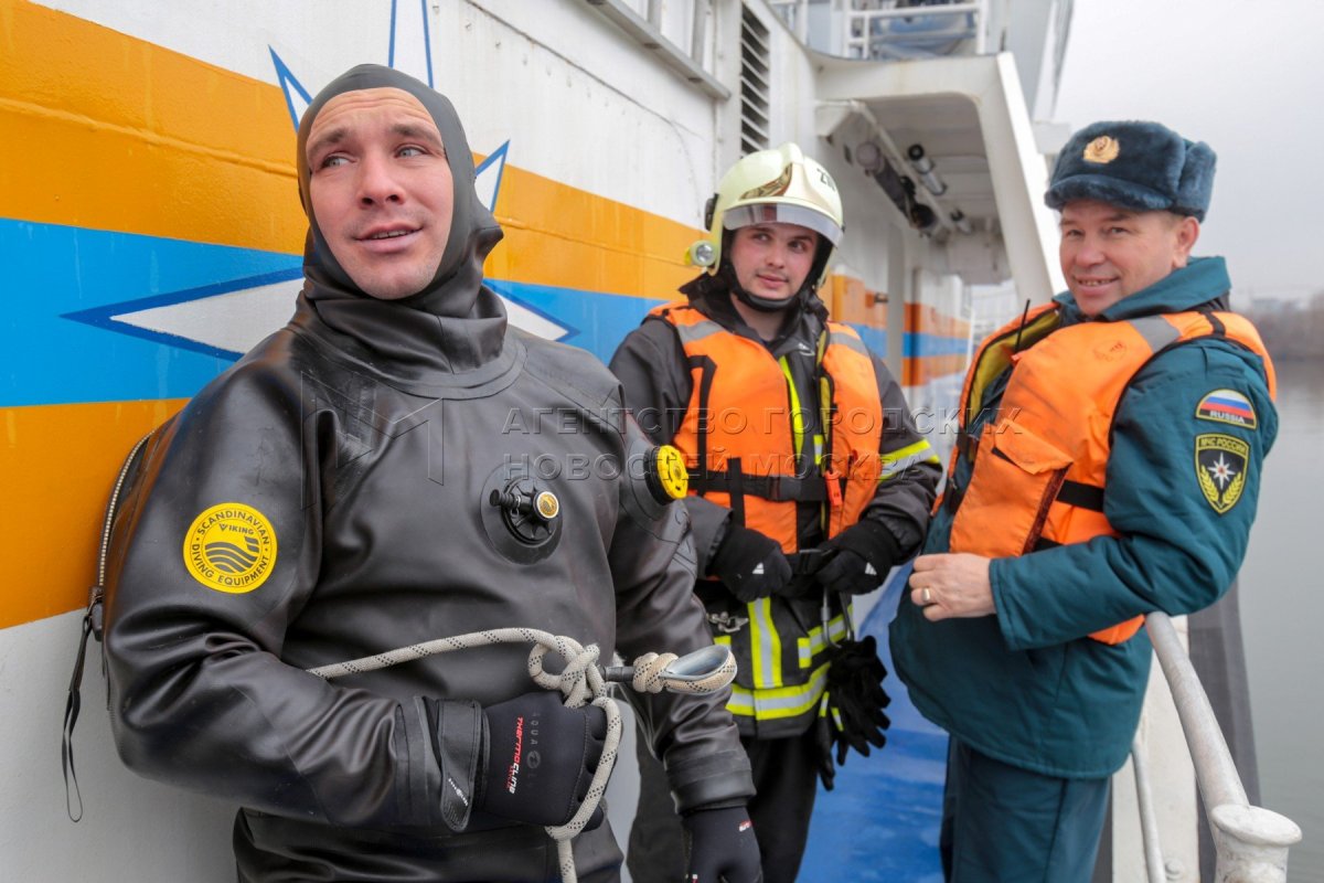 Полковник Чернышев МЧС судно