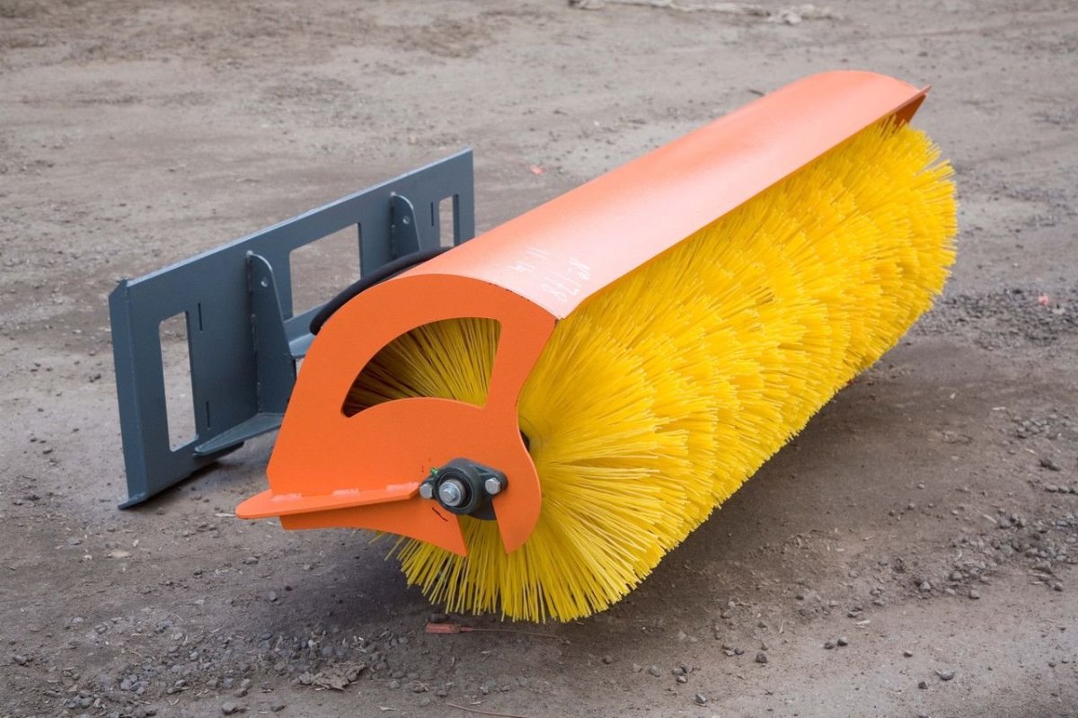 Щетка 1800 мм с гидравлическим поворотом для минипогрузчика