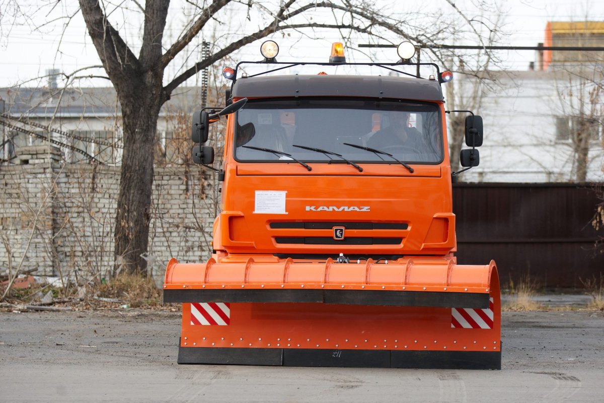 Плужное оборудование на базе комбинированной дорожной машины