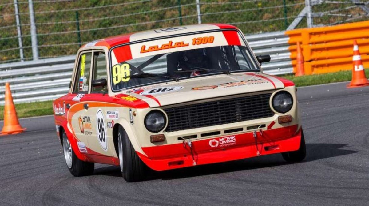 ВАЗ классика 21011